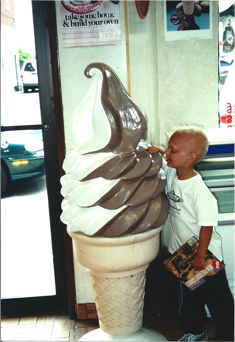 Lil Mac and BIG ice cream cone (3)